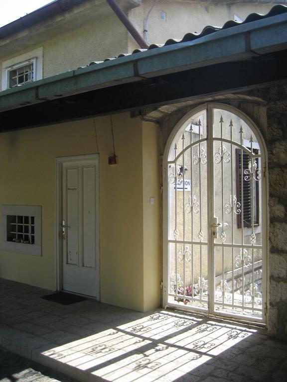 Adria Beach Guest House Novi Vinodolski Eksteriør bilde