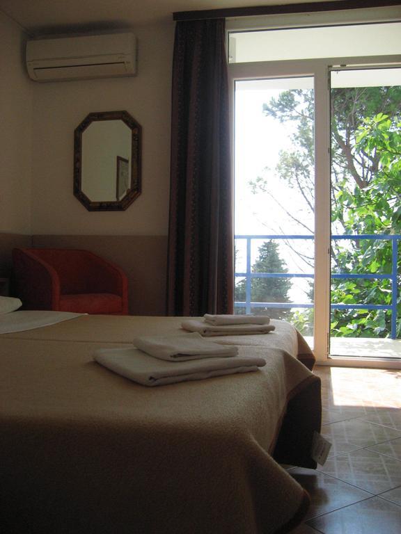 Adria Beach Guest House Novi Vinodolski Rom bilde